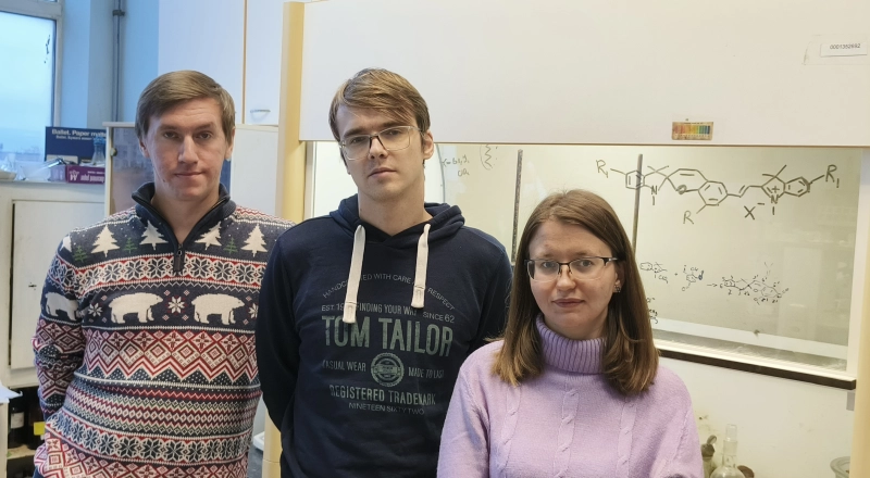 В ЮФУ получили противоопухолевые вещества, меняющие цвет