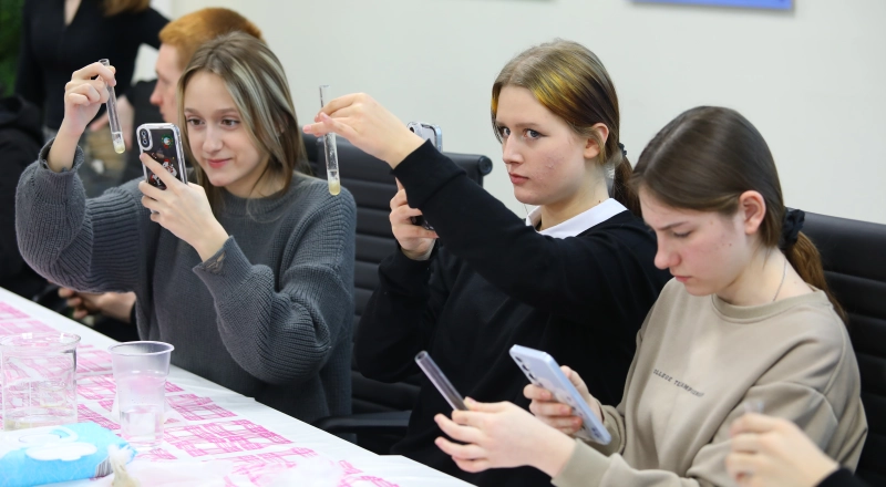 ПИШ ДВФУ начала серию научпоп-мероприятий для школьников