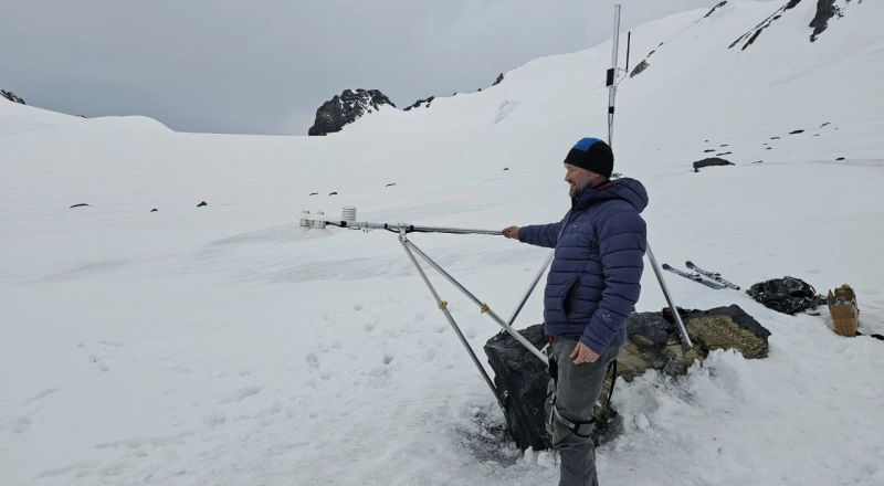 Уникальный метеокомплекс ТГУ установлен на леднике Актру