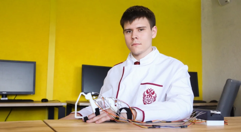 Студент разработал экзоскелет для восстановления подвижности пальцев рук после инсульта