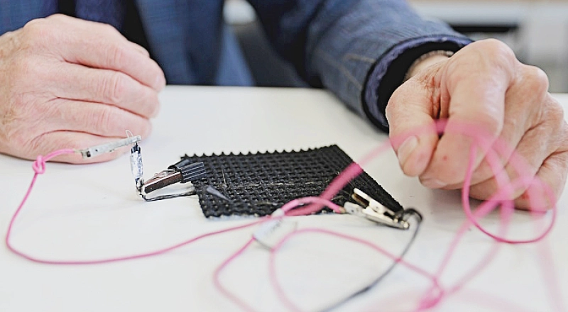 Ткань-генератор: ученые из СПбГУПТД разработали материал, который превращает тепло в электричество