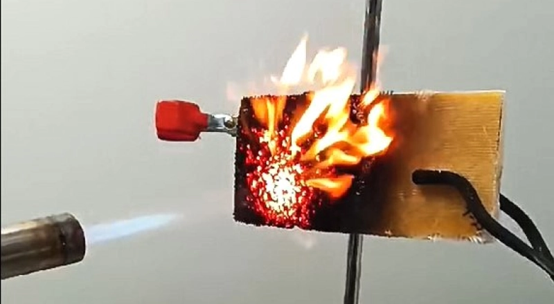 Огнестойкая пена: ученый из УДГУ создал покрытие, защищающее здания от огня