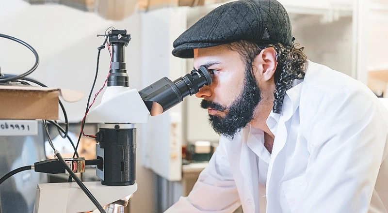 Графеновый «принтер» от ТПУ: химики научились создавать фотонные структуры на графитовом «холсте»